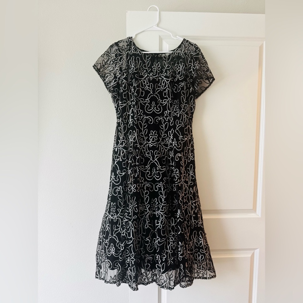Elegant Black and White Lace Dress - Picture 7 of 10